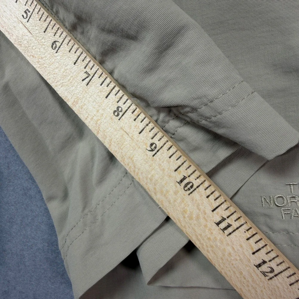 The North Face Men Horizon Khaki Tan Nylon Hiking Cargo Shorts Size 38 Inseam 10